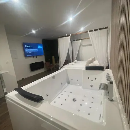 Διαμέρισμα La Bali Jacuzzi,sauna,netflix,disney *