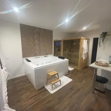 דירה La Bali Jacuzzi,sauna,netflix,disney אמיינס